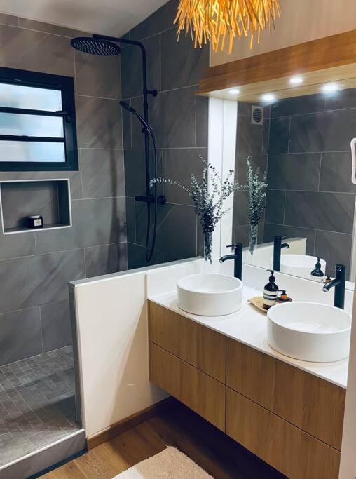 Sunbliss Appartement Saint-Gilles-les Bains Dış mekan fotoğraf